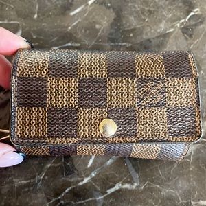 Louis Vuitton 6 ring key holder